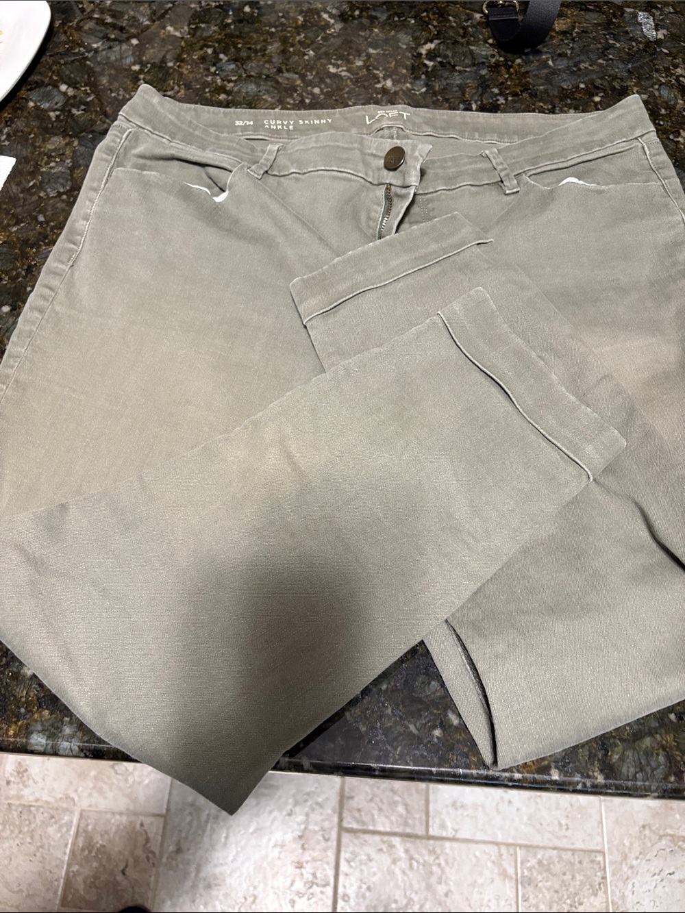 LOFT Curvy Skinny Ankle Pants in Khaki